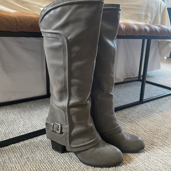 Fergalicious by Fergie Grey Boots - Picture 2 of 6